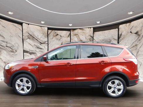 Used 2016 Ford Escape SE w/ Equipment Group 201A AWD/4WD image 9