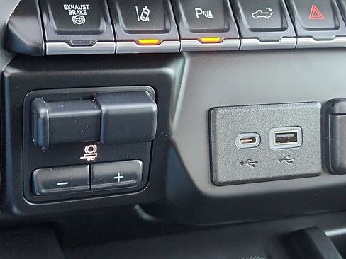Used 2022 Chevrolet Silverado 2500 High Country w/ Safety Package II AWD/4WD image 13