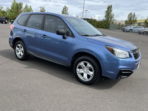 Used 2017 Subaru Forester 2.5i AWD/4WD image 7