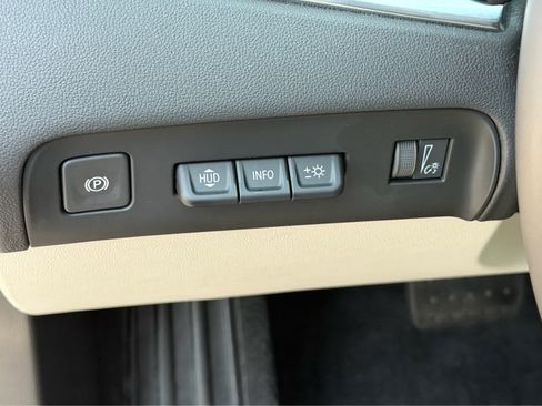 Used 2022 Buick Enclave Premium w/ Surround and Sites Package AWD/4WD image 16