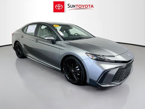 Used 2026 Toyota Camry SE FWD image 1