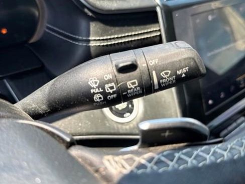 Used 2023 Jeep Grand Cherokee L Laredo RWD image 17