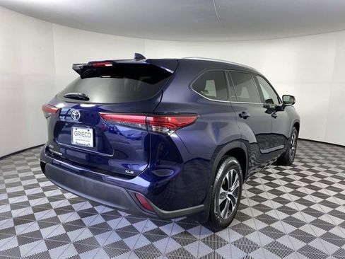Used 2023 Toyota Highlander XLE image 9