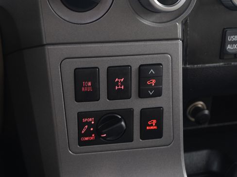 Used 2016 Toyota Sequoia Platinum image 32