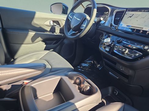 New 2026 Chrysler Voyager LX FWD image 45