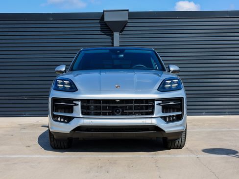 New 2025 Porsche Cayenne Coupe image 10