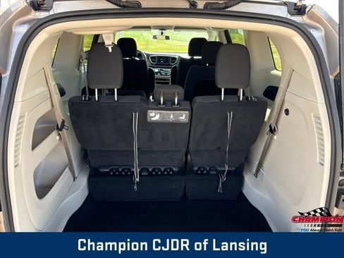 Used 2018 Chrysler Pacifica LX FWD image 19