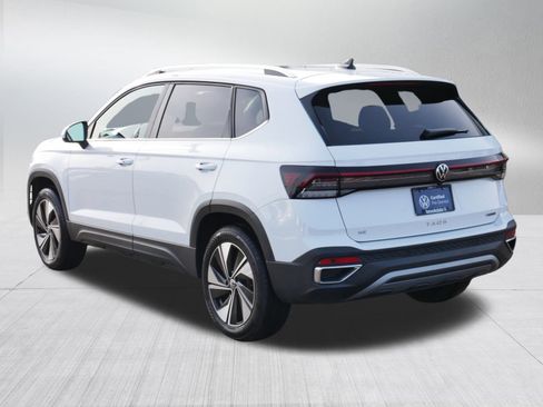 Used 2025 Volkswagen Taos SE image 5
