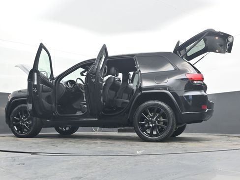 Used 2019 Jeep Grand Cherokee Altitude image 42