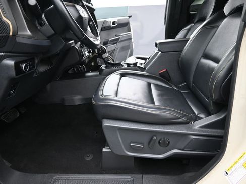 Used 2025 Ford Bronco Badlands AWD/4WD image 11