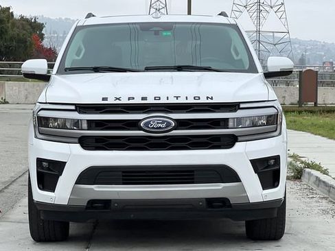 Used 2022 Ford Expedition XLT w/ Equipment Group 202A image 9