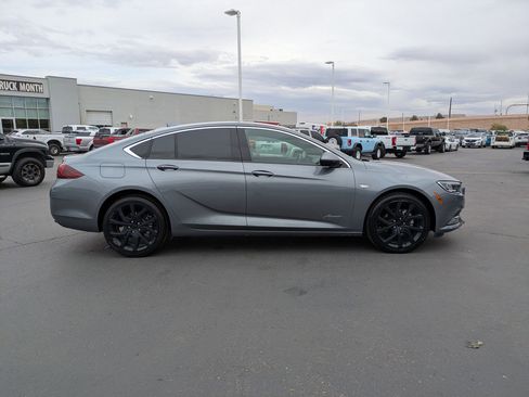 Used 2020 Buick Regal Avenir w/ Driver Confidence Package II FWD image 2