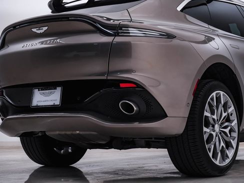 Used 2023 Aston Martin DBX image 12