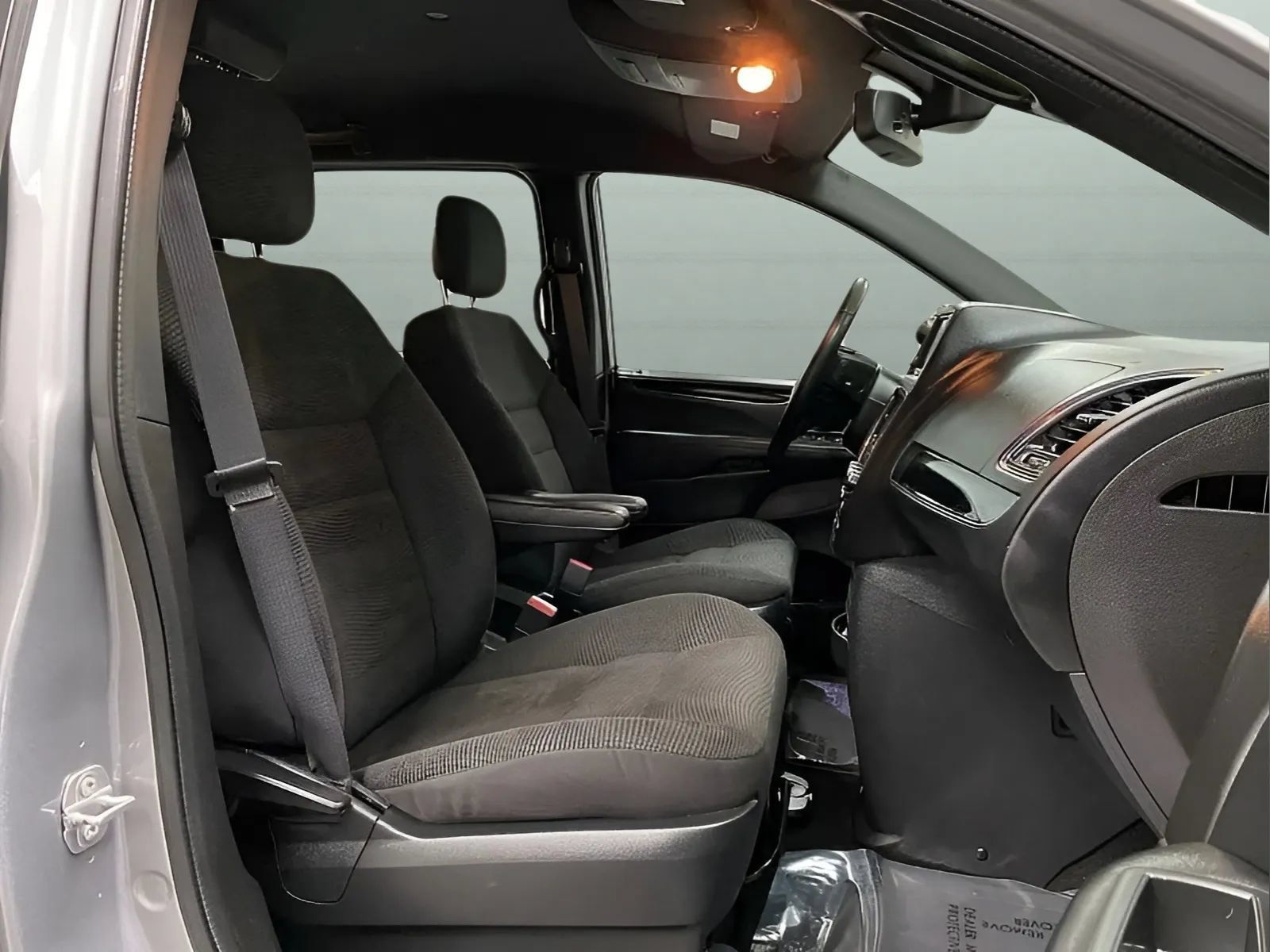 Used 2020 Dodge Grand Caravan SE FWD image 14
