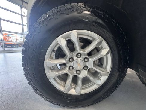 Used 2025 Chevrolet Silverado 1500 LT AWD/4WD image 39