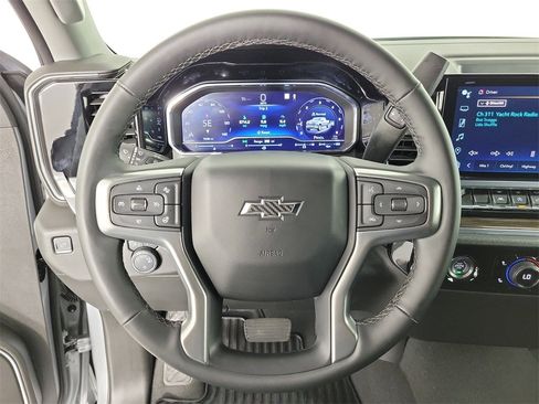 Used 2023 Chevrolet Silverado 1500 LT image 18