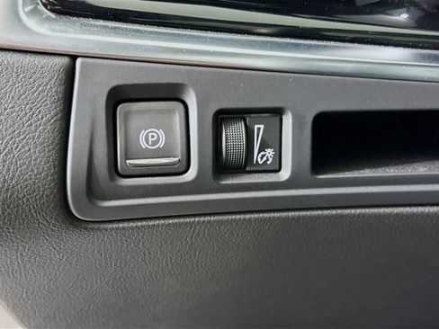 Used 2025 Cadillac XT6 Luxury FWD image 10