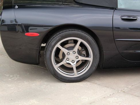 Used 2002 Chevrolet Corvette Convertible w/ Preferred Equipment Group2 RWD image 8