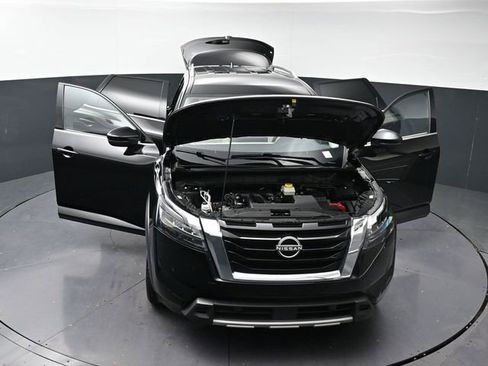 Used 2025 Nissan Pathfinder SL FWD image 41