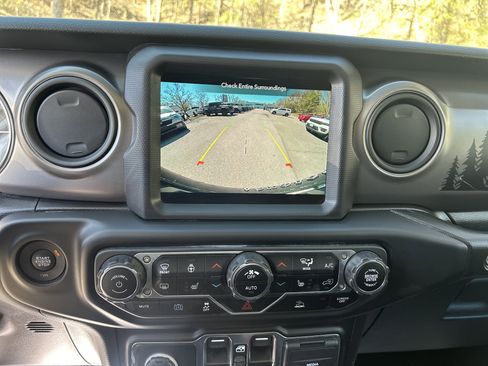 Certified 2023 Jeep Wrangler Unlimited w/ Cold Weather Group AWD/4WD image 20