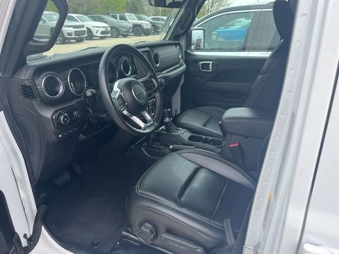 Used 2023 Jeep Wrangler Unlimited Sahara w/ Cold Weather Group AWD/4WD image 5