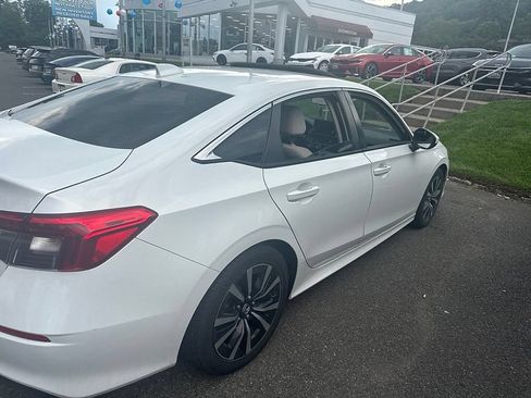 Used 2022 Honda Civic EX image 3