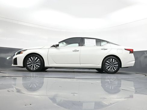 Used 2023 Nissan Altima 2.5 SV FWD image 47