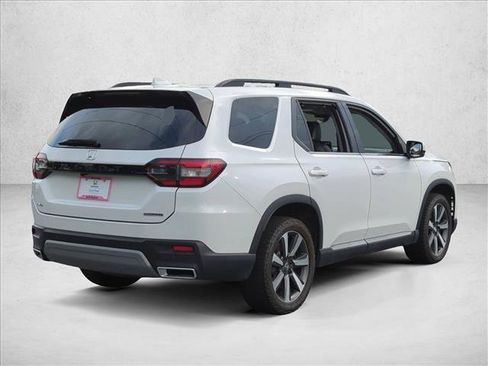 Used 2023 Honda Pilot Touring image 5
