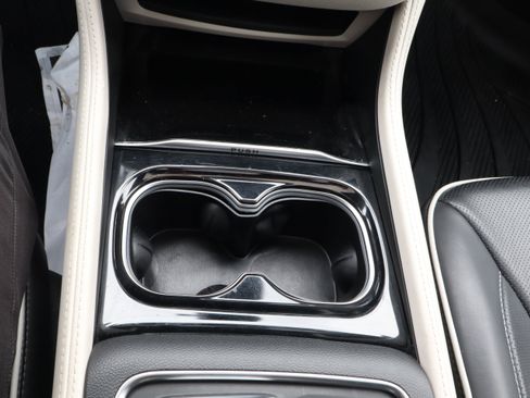 Used 2023 Chrysler Pacifica Limited w/ Trailer Tow Group image 15