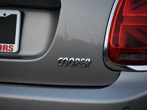 Used 2020 MINI Cooper 4-Door Hardtop image 14