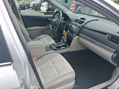 Used 2013 Toyota Camry LE FWD image 9