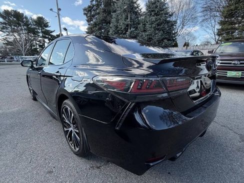 Used 2018 Toyota Camry SE w/ Moonroof Package FWD image 4