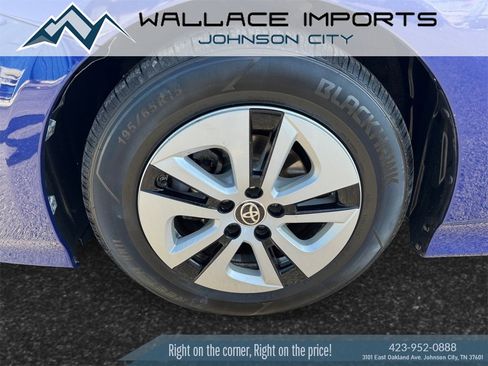 Used 2016 Toyota Prius Three w/ Advanced Technology Package image 9