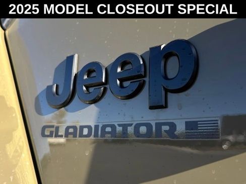 New 2025 Jeep Gladiator High Tide image 18