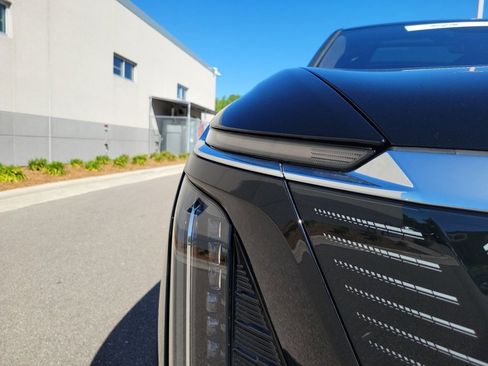 Certified 2026 Cadillac Vistiq Premium Luxury image 24