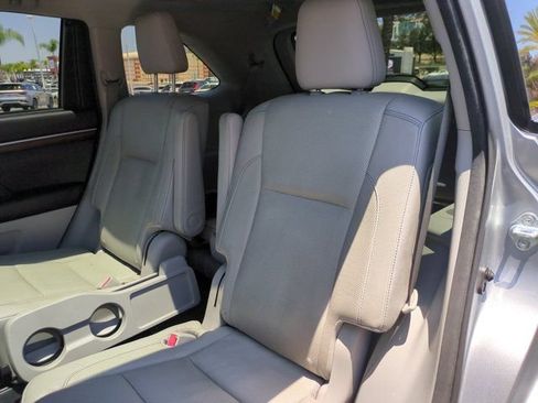 Used 2016 Toyota Highlander Limited Platinum FWD image 28