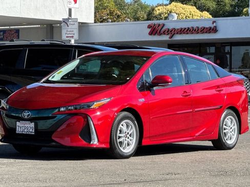 Used 2017 Toyota Prius Prime Plus FWD image 7
