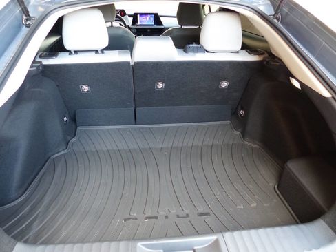 Used 2024 Toyota Prius LE FWD image 25
