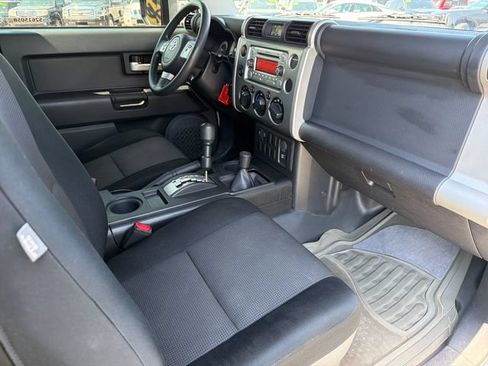 Used 2011 Toyota FJ Cruiser 4WD w/ Convenience Pkg image 24