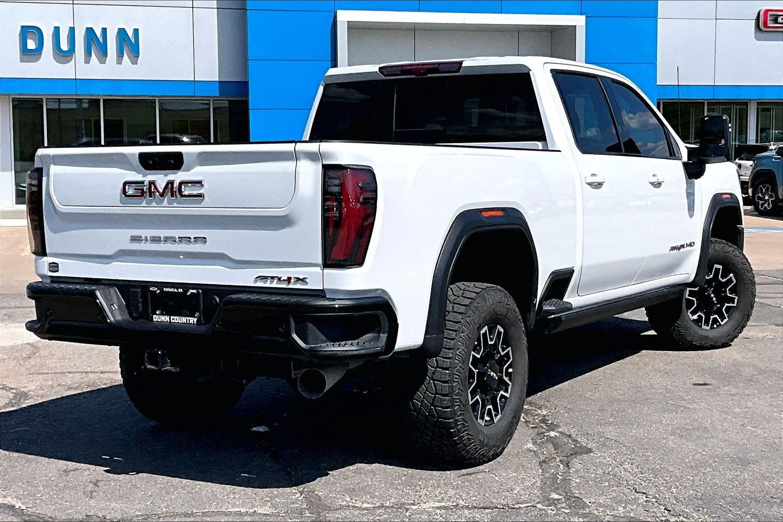 Used 2025 GMC Sierra 2500 AT4X AWD/4WD image 2