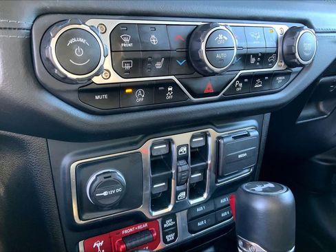 Used 2024 Jeep Wrangler Unlimited Rubicon image 34