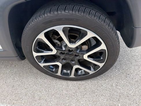 Used 2018 Jeep Compass Limited w/ Safe & Security Group FWD image 11