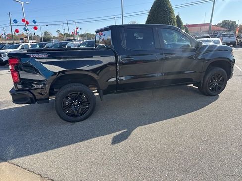 Used 2023 Chevrolet Silverado 1500 Custom Trail Boss w/ LPO, Dark Essentials Package image 5