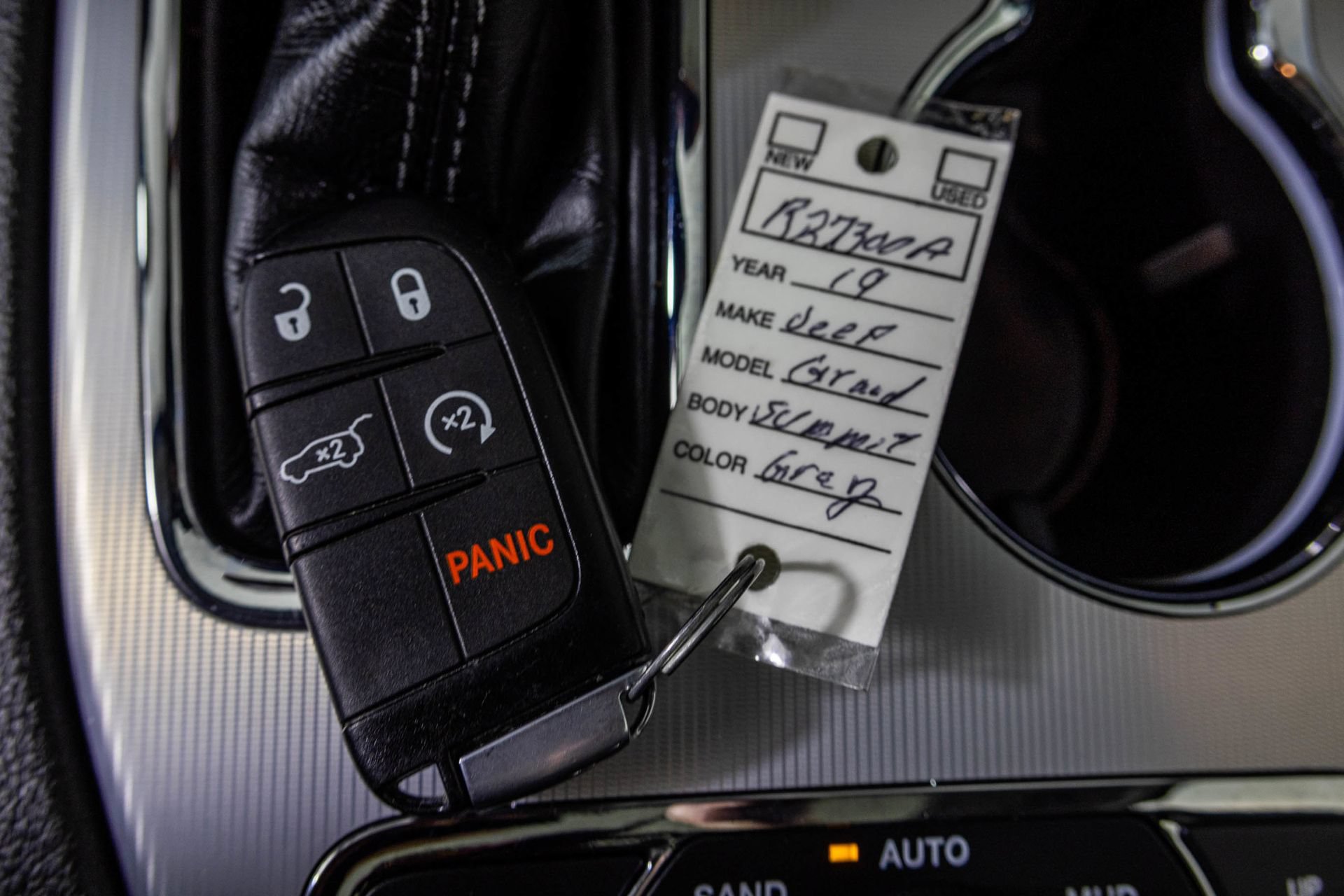 Used 2019 Jeep Grand Cherokee Summit w/ Platinum Series Group AWD/4WD image 32