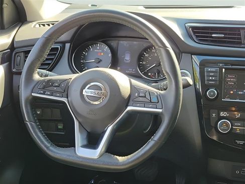Used 2019 Nissan Rogue Sport SV w/ Technology Package FWD image 12