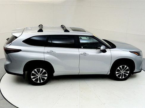 Certified 2024 Toyota Highlander XLE image 18