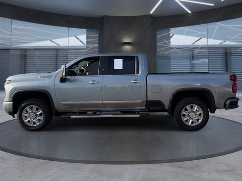 Used 2025 Chevrolet Silverado 2500 High Country w/ High Country Premium Package AWD/4WD image 3