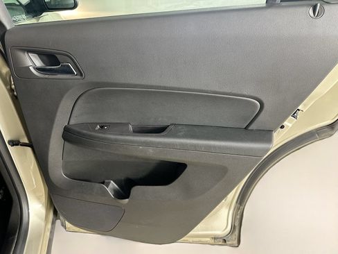Used 2016 Chevrolet Equinox LTZ w/ Enhanced Convenience Package FWD image 39