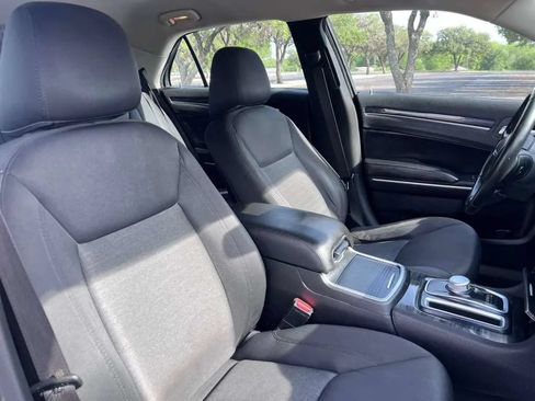 Used 2018 Chrysler 300 Touring RWD image 22