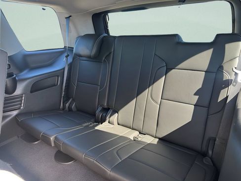 Used 2019 Chevrolet Tahoe LT w/ LT Signature Package AWD/4WD image 18